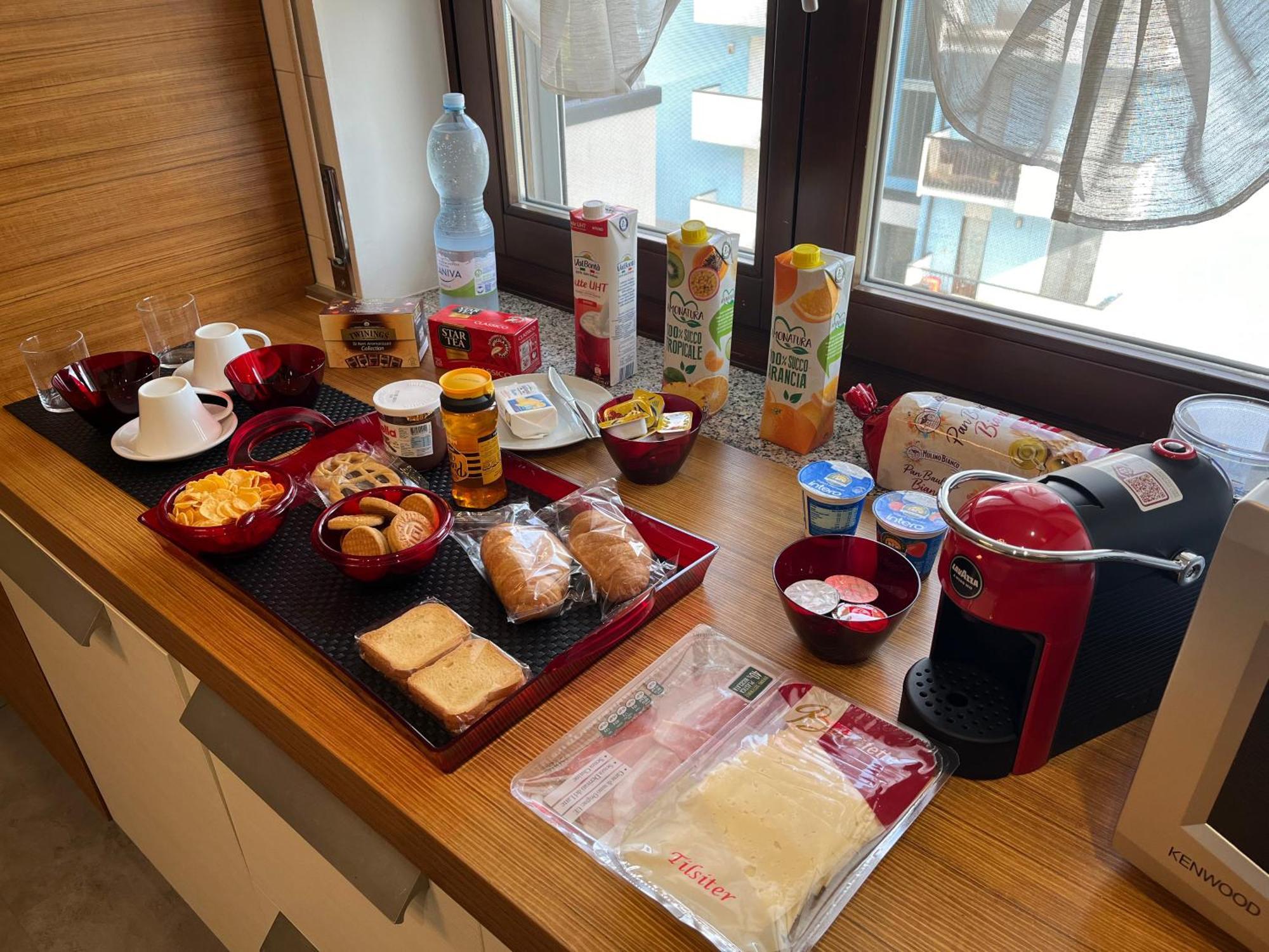B&B Alessandro Private Room & Bathroom In Shared Apartment 阿科 外观 照片