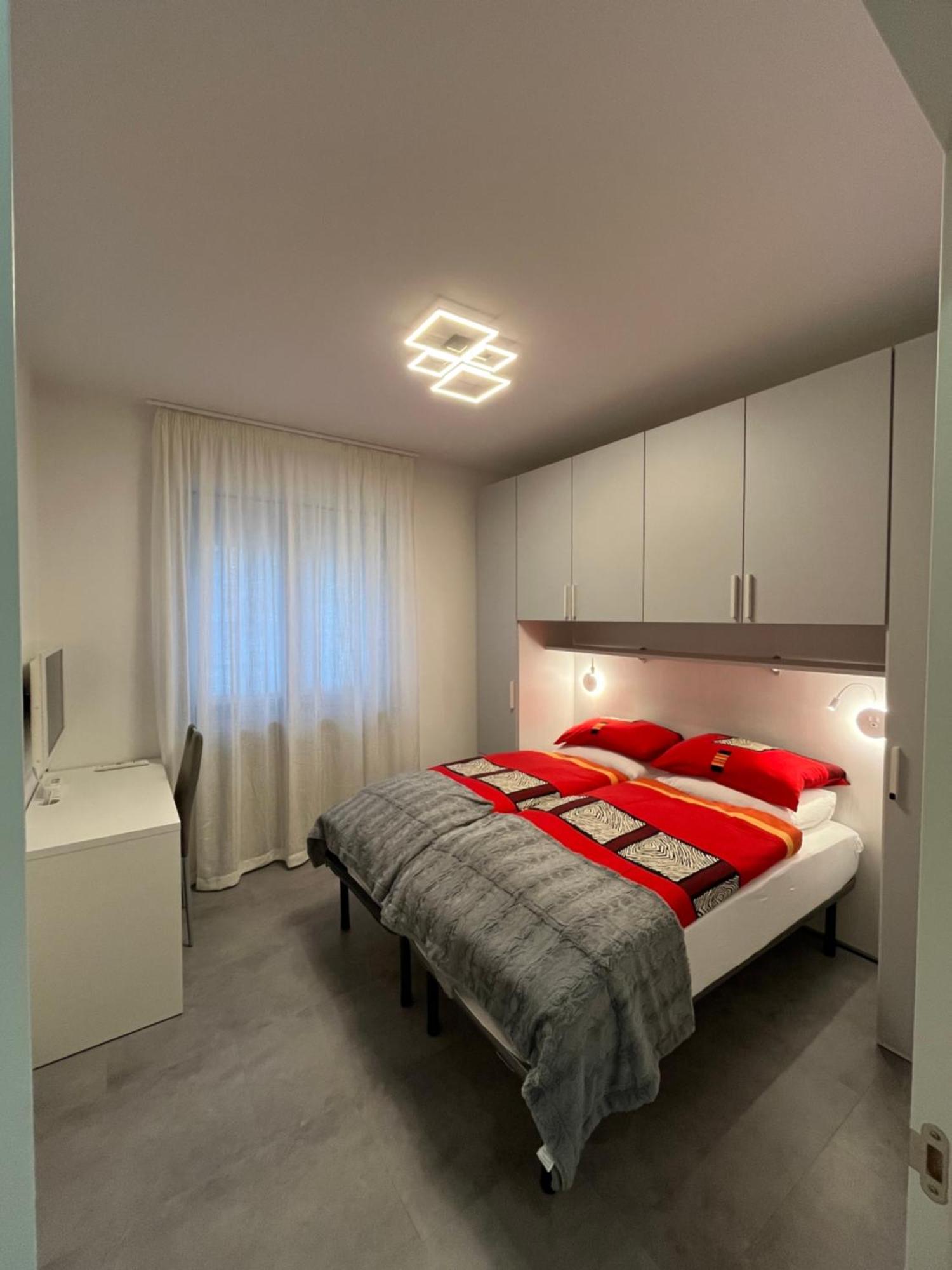 B&B Alessandro Private Room & Bathroom In Shared Apartment 阿科 外观 照片